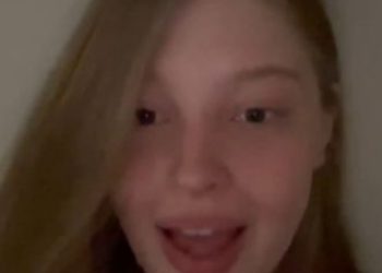 머스크 ‘트랜스젠더’ 딸, 아빠 저격 …  “나치 경례 확실”(영상)