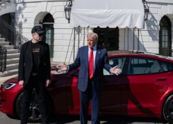 “테슬라 안탈래” … 중고차 찬밥 신세, 가격 급락