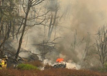 의성산불 진화 중 헬기 추락…기장 숨져