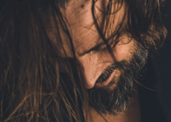 “수염 난 남자와 키스하지 마” … LA 의사의 경고 왜?