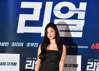 故설리 유족 “김수현·이로베, 왜 베드신 강요했나” 입장 촉구