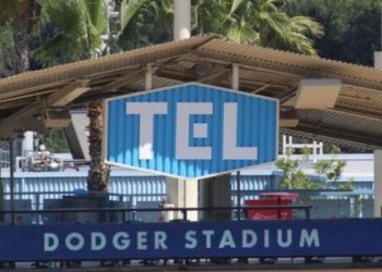 다저스 구장에 붙은 이 간판은 뭐지?