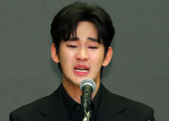 “김새론 미성년자 때 교제하지 않아” 김수현 눈물의 기자회견