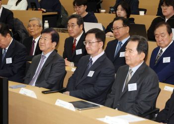 여야 원로들, 한목소리 개헌촉구 … “이재명만 설득하면 돼”