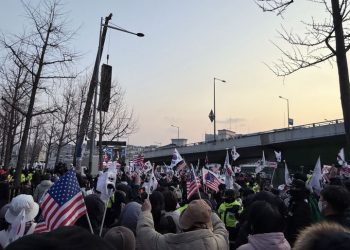윤석열 지지자들, 석방 소식에 “우리가 이겼다” 환호