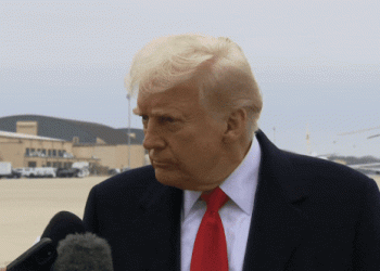 마이크로 트럼프 얼굴 가격 ‘퍽’ … 트럼프 반응은?(영상)