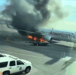 덴버공항 아메리칸 항공 여객기 화재, 승객들 날개 위 대피(영상)