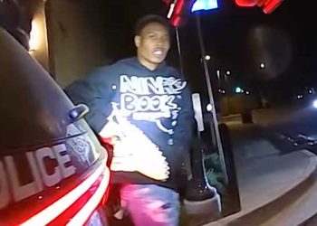 경찰에 총 겨누다 경찰 대응 사격에 사망 … 보디캠 공개