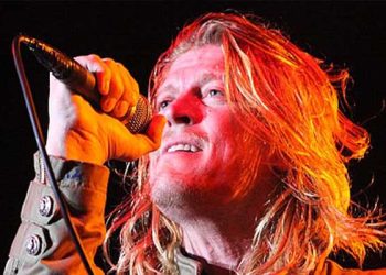 락 밴드 리드싱어, 여자친구 폭행 토랜스서 체포