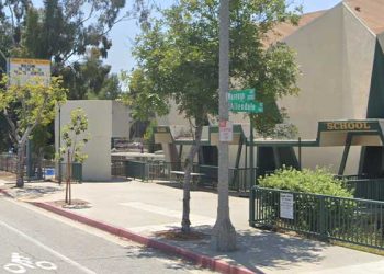 떠드는 여중생 입에 덕 테이프 붙여 … 학교 여성 경비원 해고