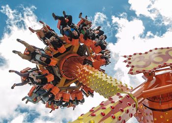 공포의 놀이공원 … 360도 회전 기구서 사람 추락