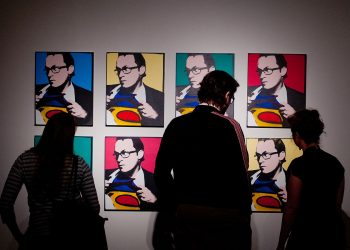 ‘팝아트 거장’ 워홀 작품 쓰레기통에 버렸다 … 행방 못찾아