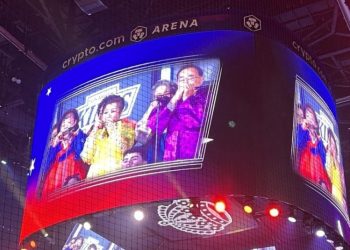 [화제] LA 킹스, “또 한 번 무대에 서달라”… 시니어센터에 재공연 요청