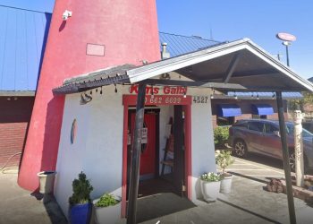 [이슈]”유명 한식당 업주, 영주권 빌미 성관계 강요” 주장 … 업주 상대 100만 달러 소송