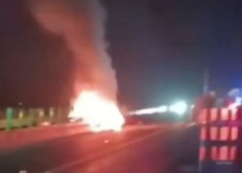 샤오미 전기차 폭발 … 문 잠겨 탑승자 3명 모두 사망