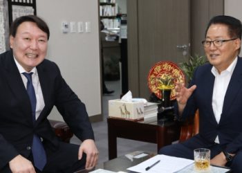 박지원의 무속신앙 “4월 4일 사(巳)시 8대 0 탄핵선고”