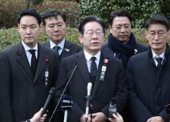 ‘이재명 제정신인가’ … 이, “윤석열, 1만명 학살계획 있었다”주장