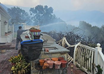 ‘산불에 집 잿더미’ 한인들, 22만달러 긴급지원 … 로버트 안 한인회장 “함께 버티자”