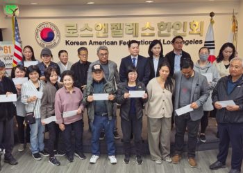 ‘산불에 집 잿더미’ 한인들, 22만달러 긴급지원 … 로버트 안 한인회장 “함께 버티자”