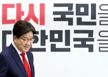권성동 “윤 전 대통령 심판 받아 … 이재명, 심판 받을 차례”