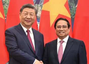 “중국과 베트남이 미국 망치려 하나?” … 트럼프, 불편한 심기