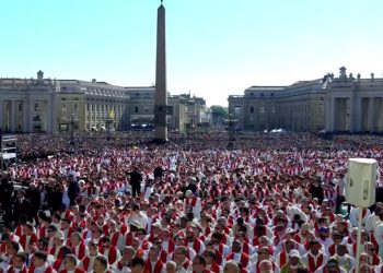 프란치스코 교황 장례미사 … 성베드로광장에 20만명 운집