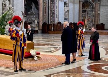 미국인 10명 중 4명, 트럼프 취임 100일 “끔찍했다” … 59% “트럼프 신뢰하지 않아”