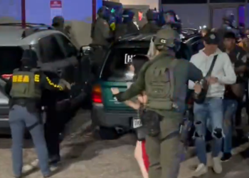 연방당국 총출동, 나이트클럽 급습 … 불법이민자 100여명 체포