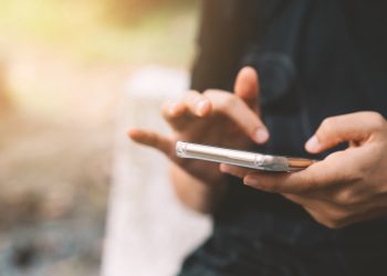 “스마트폰 2주만 끊어도 뇌 나이 10년 젊어진다”