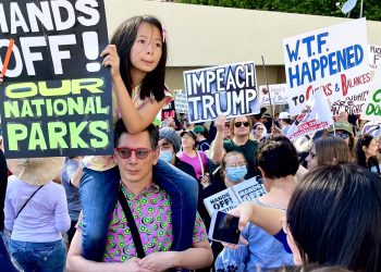 전국 1200여곳 동시다발 “손 떼라!” 반트럼프 시위 … LA서도 시위대 수만명