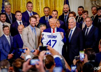 우승팀 다저스, 백악관서 트럼프 만났다