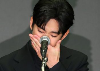 “여자로 구설수” 3년 전 김수현 사주풀이 ‘쪽집게’ 영상