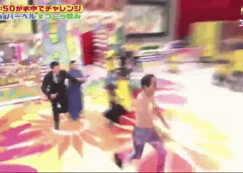 생방송 여배우 성희롱, 코미디언 웃통 벗고 달려들어(영상)