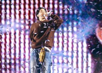 BTS 제이홉, LA서 북미 투어 대미 장식 … 17만명 만났다.