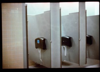 미 Z세대 공중화장실 기피…8% “직장서 대변 본 적 없다”