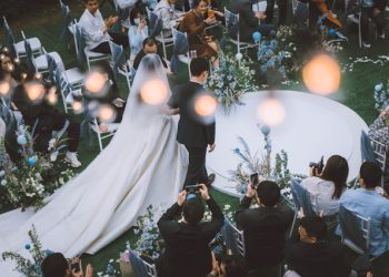 결혼식만 20번…’가짜 신부’가 직업인 여성