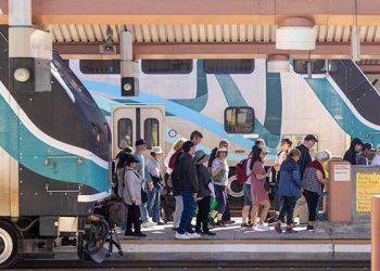 사상 최대 주말 승객 기록 … 확 달라진 메트로링크 인기 폭발