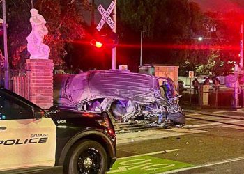 OC 철도건널목서 열차와 차량 충돌 … “차단기 내려가는데”