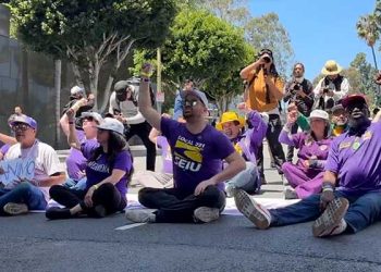 LA 카운티 노조 5만 5천명 대규모 파업 시위.. 시위대 일부 체포