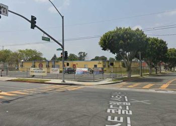 초등학교 앞 차에 타고 있던 모녀 총격 살해 당해