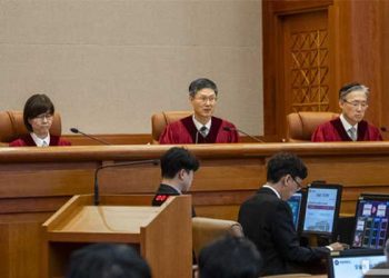 헌재 “윤석열을 파면한다”…헌정사상 두번째 대통령 탄핵 인용