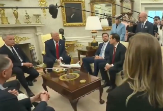 “‘캐나다, 51번째주 됐으면” 트럼프, 캐나다 총리 면전 도발