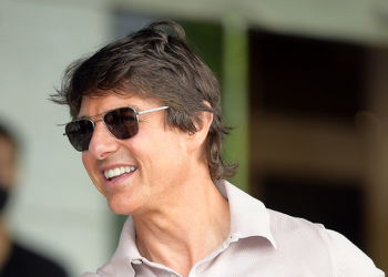 “밤에 마포 공덕동 길 걷다가 톰 크루즈 만났다”