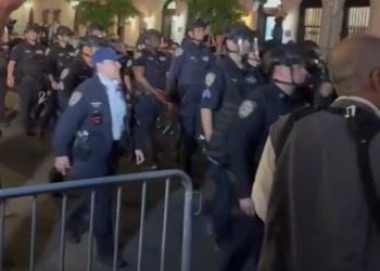 경찰, 컬럼비아대 진입, 학생 시위 강제 진압 … 80여명 체포