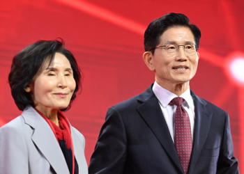 김문수 부인 설난영 “나는 법카로 밥 안 사먹어”김혜경 직격