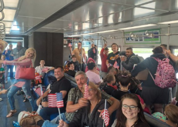 남아공 백인 59명, 난민자격 미 입국…”백인만 난민 인정”