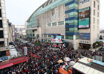 대선 첫 여론조사 … 이재명·김문수 격차 4.9%p 줄어