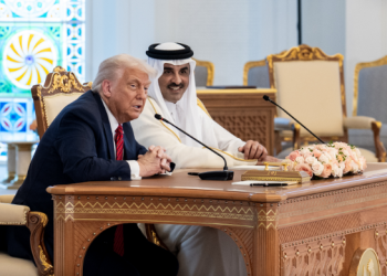 3억달러 선물한 카타르, 2000억 달러 보잉항공기 주문