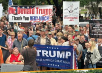 “남아공 백인 난민수용, 트럼프 숙원사업”… 백인집단학살 주장도