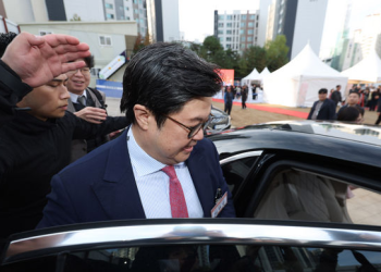 ‘홈플러스 사태’ 한인 억만장자 김병주씨, 출국 정지